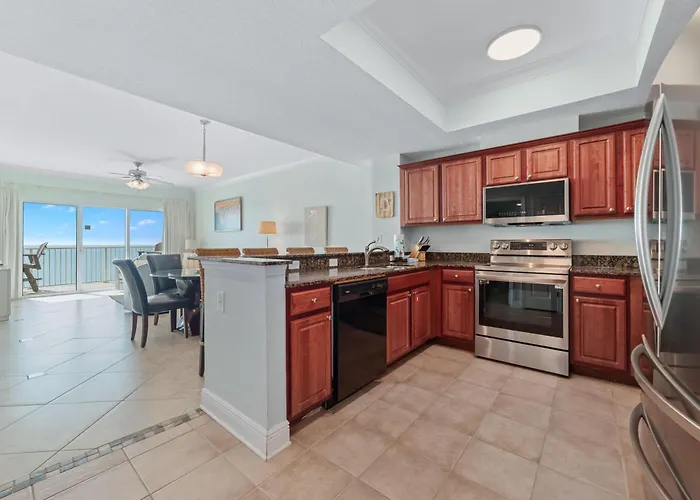 Holiday home Crystal Shores West 403