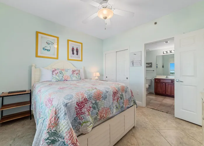 Holiday home Crystal Shores West 403